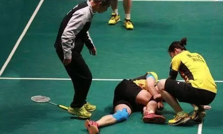 阿雷佐即将与2007级边锋萨穆埃莱·苏西签订首份职业合同，合约将持续至2028年。本次转会事宜由Gdsportlawfirm律所负责处理。#calciomercato 来源：著名记者斯基拉